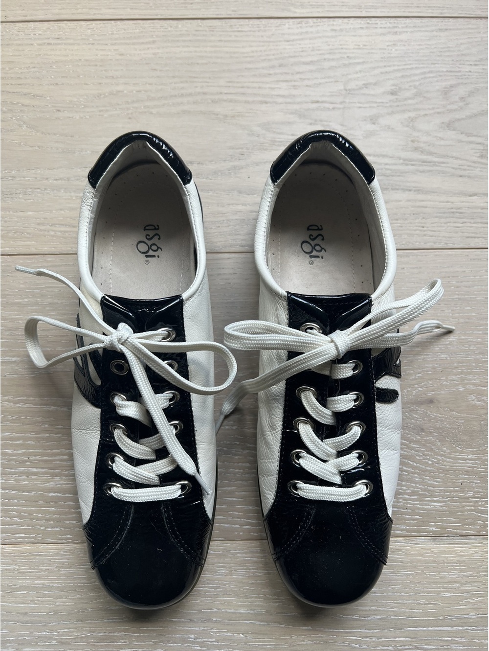Asgi Black & White Leather Comfort Shoes – Women’s Size 7.5M